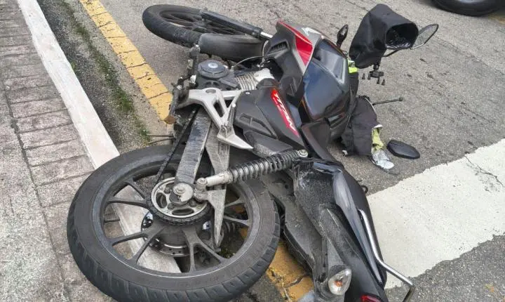 Acidente com moto deixa dois feridos na Vila Real
