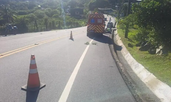 Acidente entre carro e motoneta deixa uma mulher ferida na Rodovia Rodesindo Pavan - Confira as alterações de trânsito nesta quinta-feira