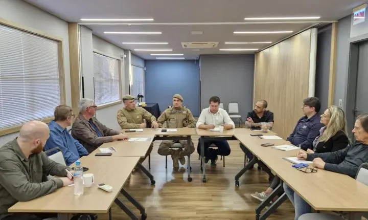 ACII reúne comerciantes, Polícia Militar e Assistência Social para discutir segurança no Centro de Itajaí
