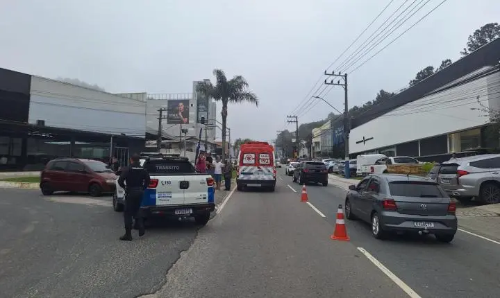 Agentes de Trânsito atendem acidente com vítima na Avenida do Estado - Confira as principais ocorrências do final de semana e as alterações do trânsito nesta segunda-feira