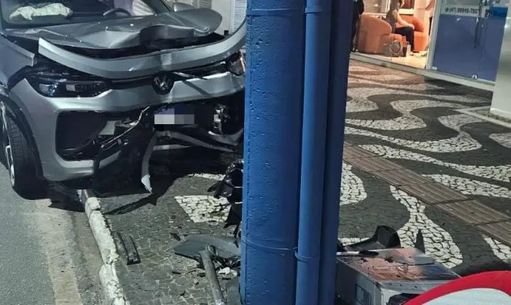 Agentes de Trânsito atendem acidente com vítimas na Avenida Marginal Oeste e na Avenida Brasil - Confira as alterações do trânsito nesta sexta-feira