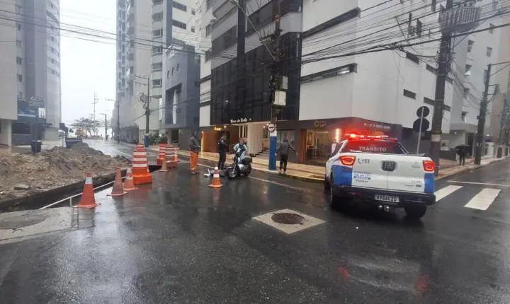 Agentes de Trânsito atendem acidente entre carro e autopropelido na Rua 3700 com uma vítima