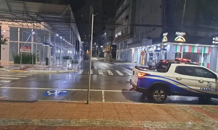 Agentes de Trânsito atendem acidente entre carro e autopropelido na Rua 3700 com uma vítima