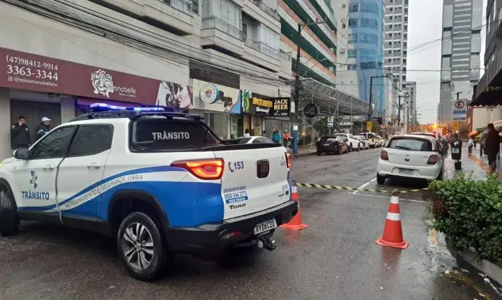 Agentes de Trânsito atendem acidente entre carro e autopropelido na Rua 3700 com uma vítima
