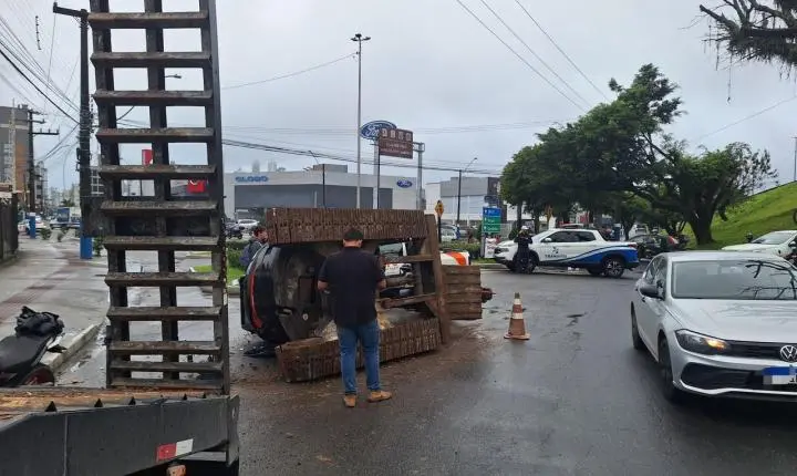 Agentes de Trânsito atendem quatro acidentes de trânsito, dois deles com vítimas - Confira as alterações de trânsito nesta quarta-feira