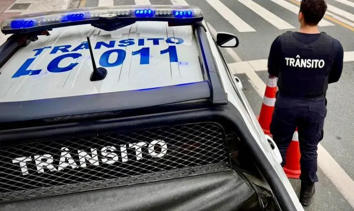Agentes de trânsito de Balneário Camboriú atendem 21 ocorrências relacionadas a estacionamento irregulares