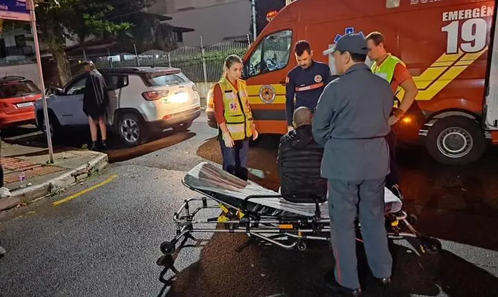 Agentes de Trânsito de Balneário Camboriú atendem colisão com múltiplos veiculos
