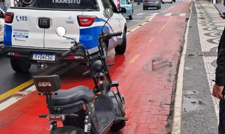 Agentes de Trânsito de Balneário Camboriú atendem colisão com múltiplos veiculos