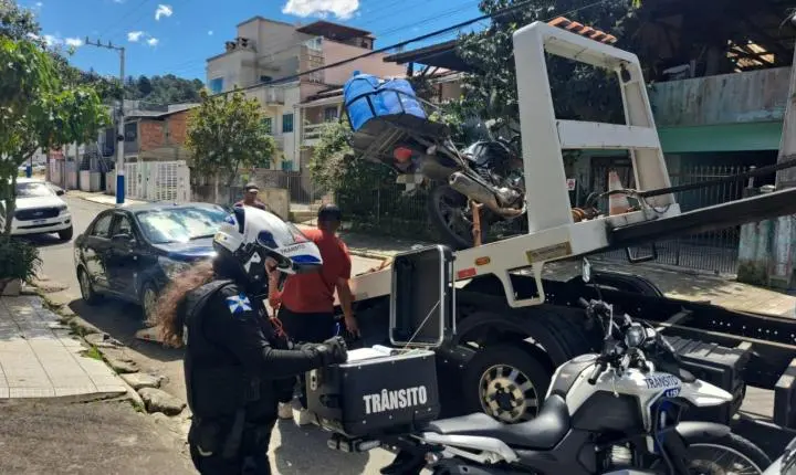 Agentes de Trânsito realizam fiscalização nas avenidas Brasil e Atlântica