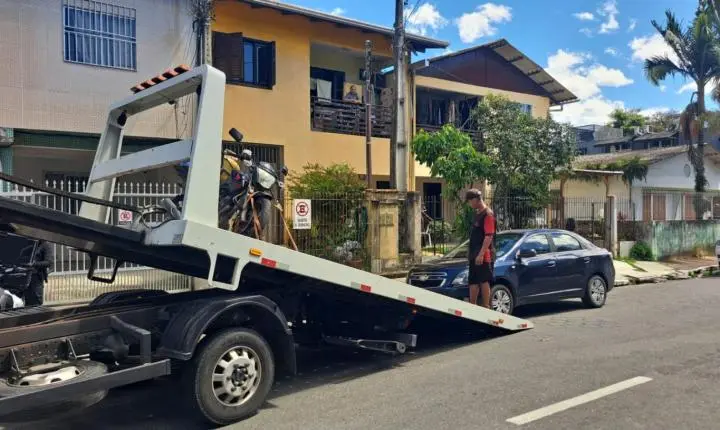 Agentes de Trânsito realizam fiscalização nas avenidas Brasil e Atlântica
