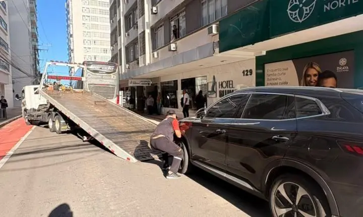 Agentes de Trânsito realizam fiscalização nas avenidas Brasil e Atlântica
