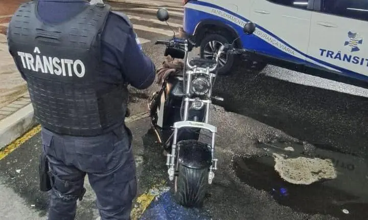 Agentes de Trânsito removem autopropelido e ciclomotor durante fiscalização