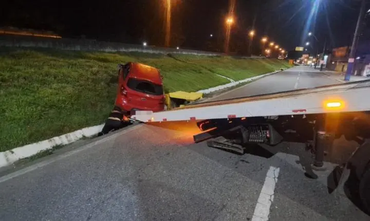Agentes de Trânsito removem autopropelido e ciclomotor durante fiscalizações em Balneário Camboriú