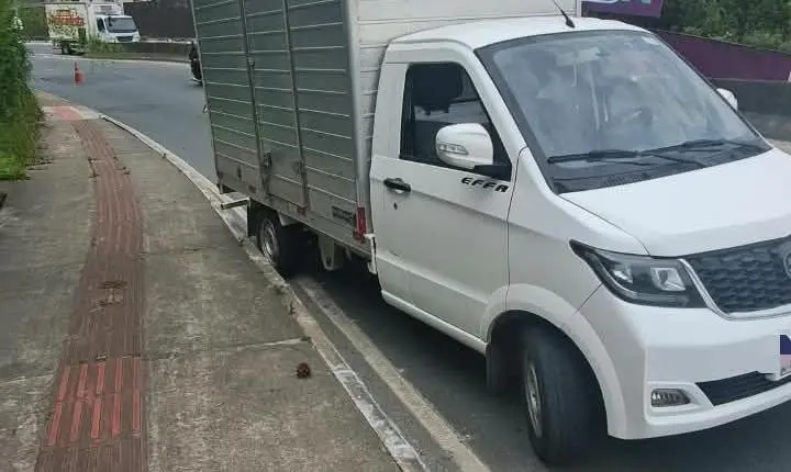 Agentes de Trânsito removem caminhão que bloqueava a Avenida Panorâmica