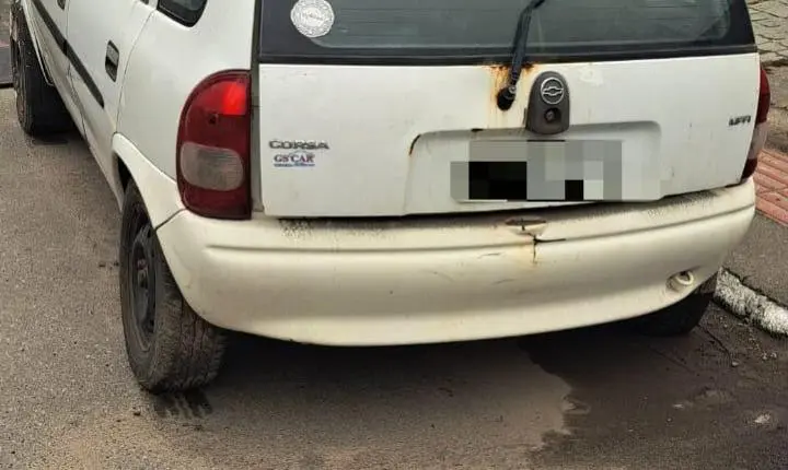 Agentes de trânsito removem dois veículos em situação de abandono em vias públicas de Balneário Camboriú e atendem acidente na Terceira Avenida 