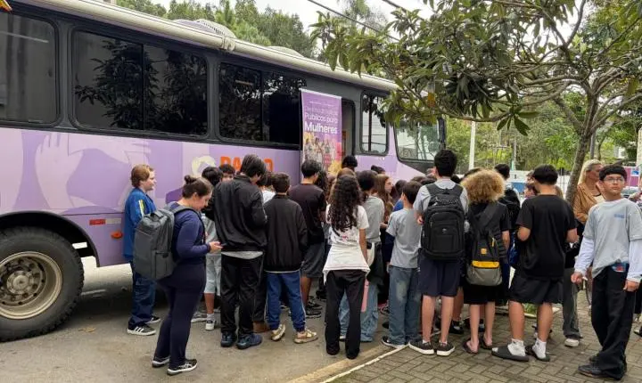 Agosto Lilás: Ônibus Lilás fortalece campanha em Balneário Camboriú