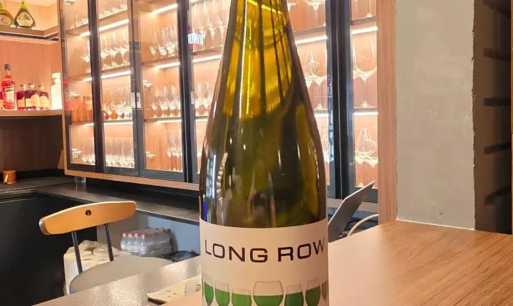 Além dos tintos: restaurateur do Vino! Balneário Camboriú escolhe 5 vinhos de coloração clara para os dias frios