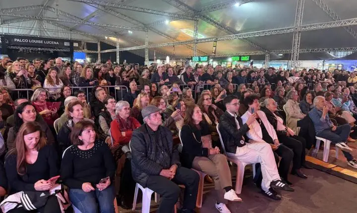 Almir Sater encanta público no 28º Festival de Música de Itajaí 