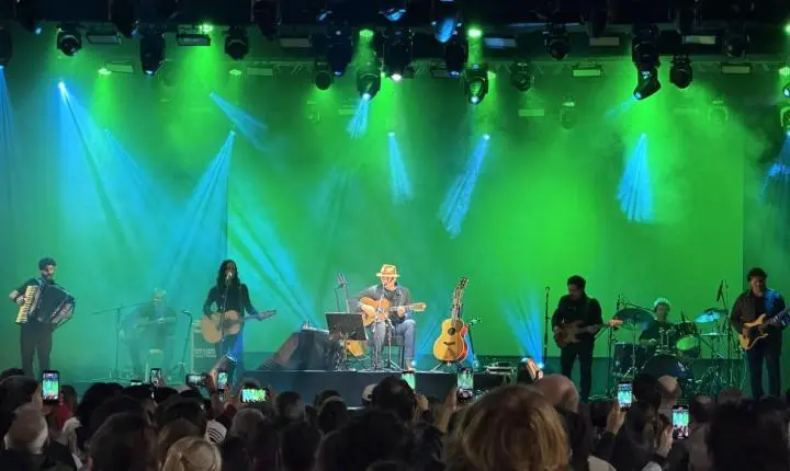 Almir Sater encanta público no 28º Festival de Música de Itajaí 