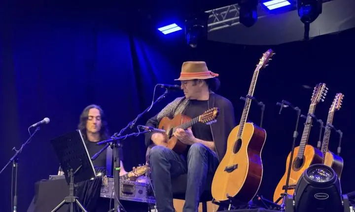 Almir Sater encanta público no 28º Festival de Música de Itajaí 