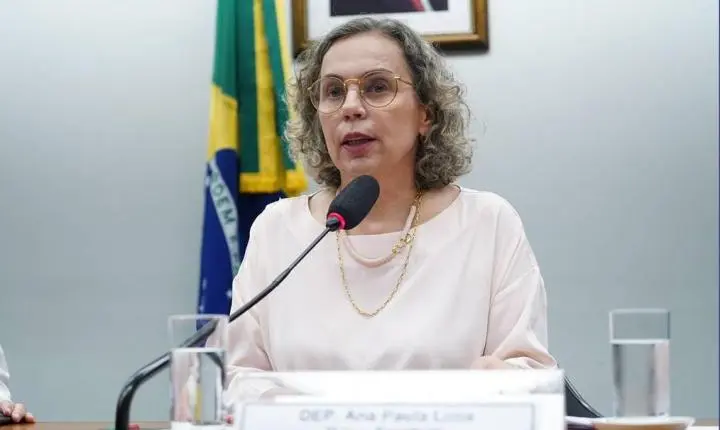 Ana Paula Lima aciona Ministério Público contra perseguição política e listas de boicote a eleitores em Santa Catarina