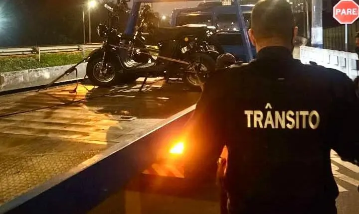 Após fuga, Agentes de Trânsito removem autopropelidos e bicicleta em Balneário Camboriú 