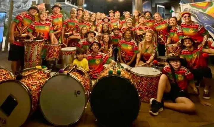Ara Lókè Samba Reggae encerra programação do primeiro dia com celebração da cultura de Penha