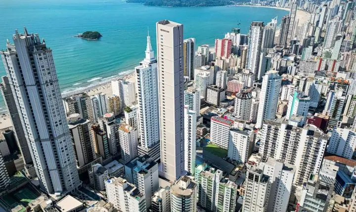 Arquitetura concebida para atravessar gerações: Rosecon apresenta Memorare Apartments em Balneário Camboriú