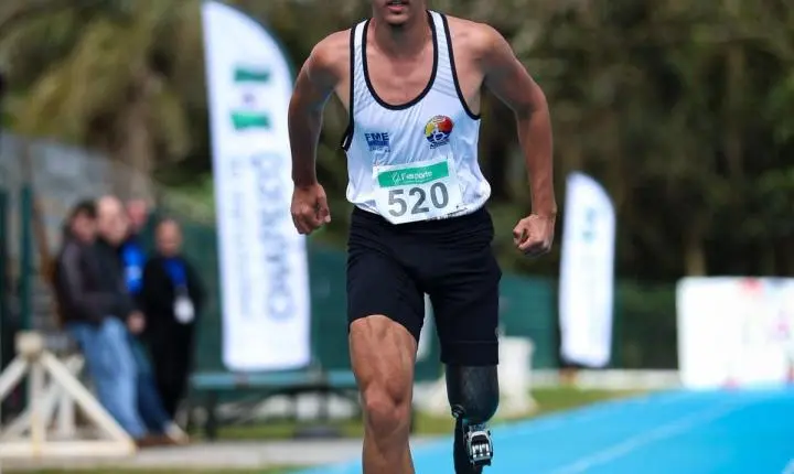 Atleta de Balneário Camboriú se torna recordista brasileiro após se reencontrar no paradesporto