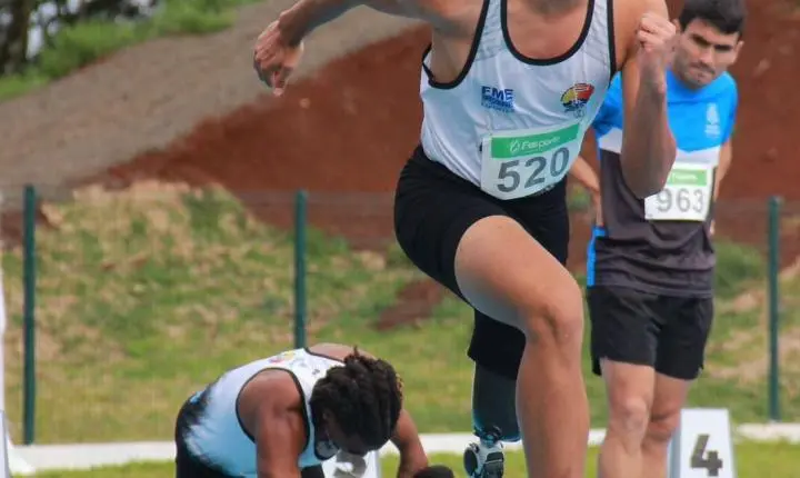 Atleta de Balneário Camboriú se torna recordista brasileiro após se reencontrar no paradesporto