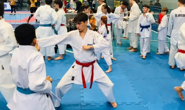 Atleta de Balneário Camboriú sobe ao pódio da 3ª Etapa do Estadual de Karatê