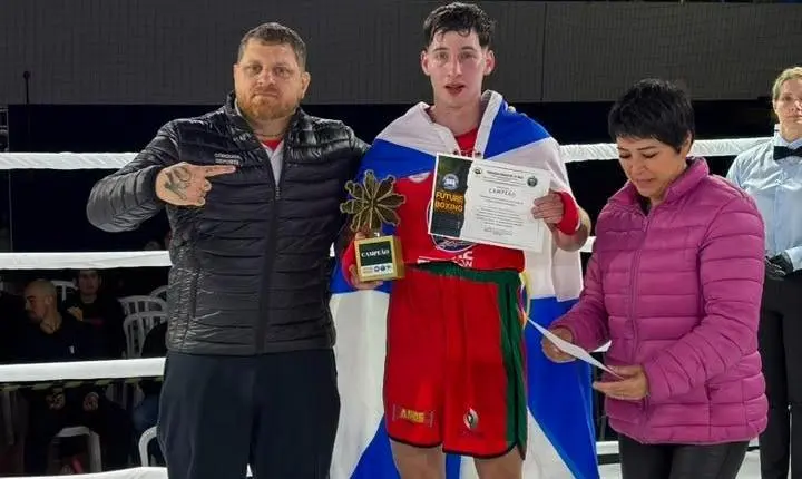 Atletas do projeto Anjos Sem Asas conquistam seis vitórias no Future Of Brazilian Boxing, no Paraná