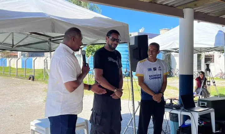 Atletismo de Balneário Camboriú recebe campeão olímpico e recordista mundial em salto em altura
