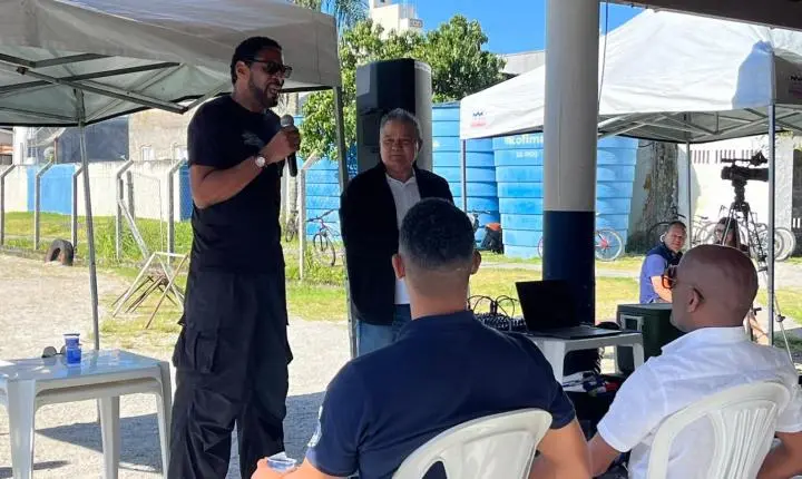Atletismo de Balneário Camboriú recebe campeão olímpico e recordista mundial em salto em altura