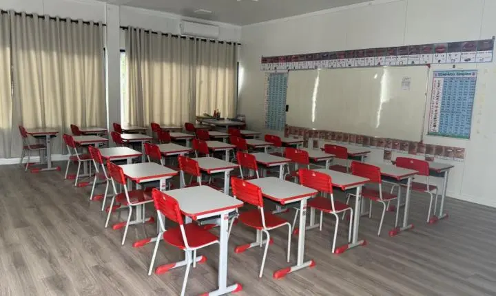 Ato cívico entrega salas modulares e nova pintura externa do CEM Nova Esperança