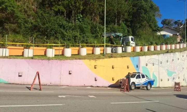 Avenida Martin Luther terá operação pare e siga na quinta-feira para retirada de rochas
