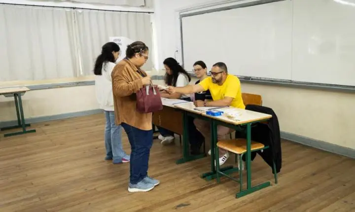 Balanço parcial do TRE-SC aponta substituição de 46 urnas e filas acima de 40 eleitores em 4,17% das seções