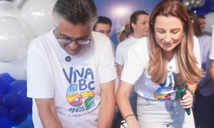 Balneário Camboriú celebra 62 anos com tradicional corte dos bolos de aniversário