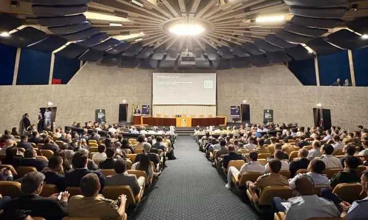 Base Industria de Defesa e Segurança de Itajaí é discutida em Brasília