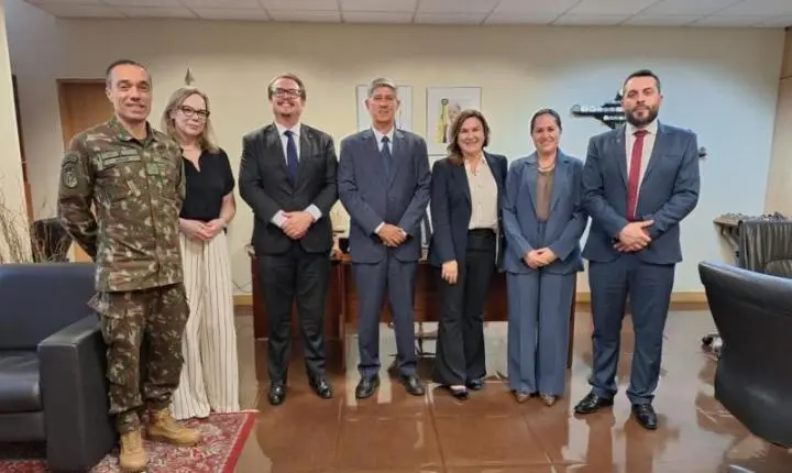 Base Industria de Defesa e Segurança de Itajaí é discutida em Brasília