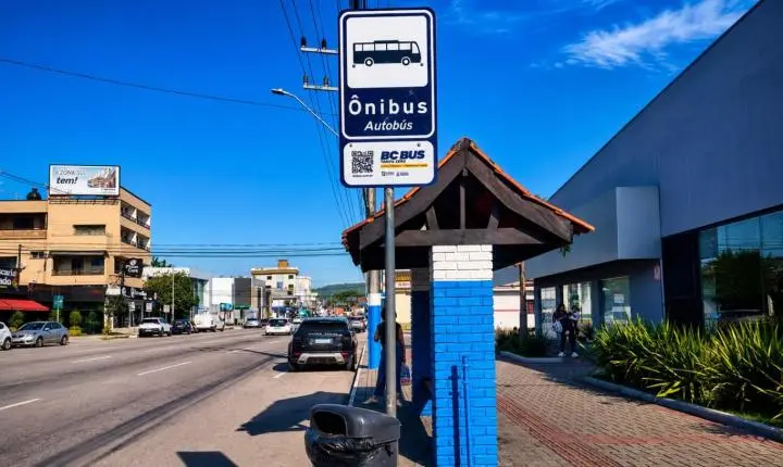 BC Trânsito reforça sinalização do transporte coletivo em Balneário Camboriú