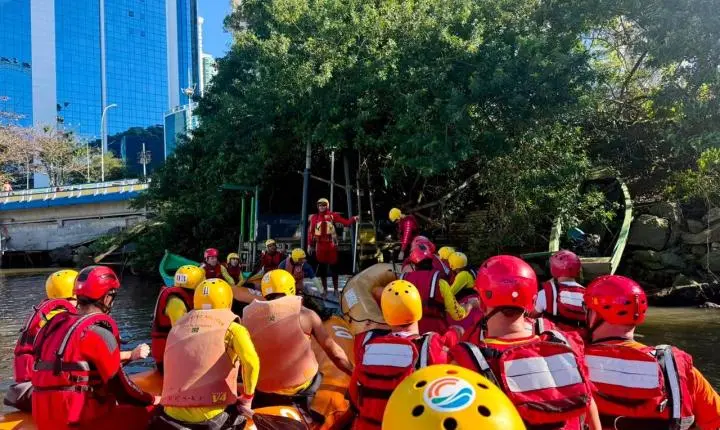 Camboriú: Defesa Civil participa de treinamento de salvamento, resgate e condução de embarcações