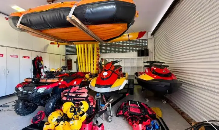 Camboriú: Defesa Civil participa de treinamento de salvamento, resgate e condução de embarcações