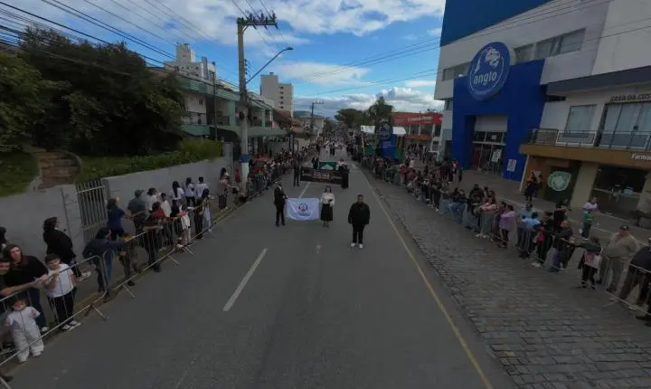 Camboriú encerra Semana Cívica com tradicionais Desfiles da Independência