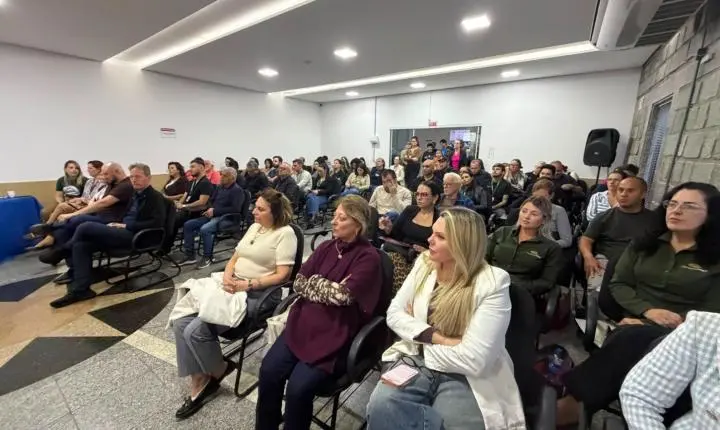 Camboriú entrega Plano Municipal de Turismo e define estratégias para fortalecer o desenvolvimento do setor