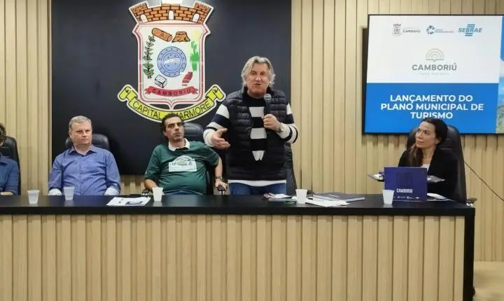 Camboriú entrega Plano Municipal de Turismo e define estratégias para fortalecer o desenvolvimento do setor
