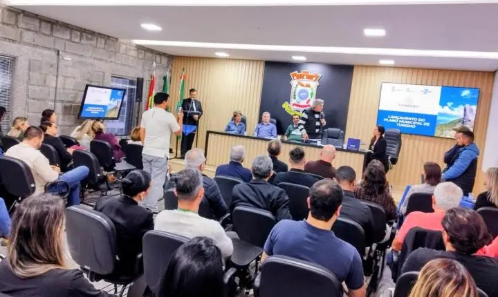 Camboriú entrega Plano Municipal de Turismo e define estratégias para fortalecer o desenvolvimento do setor