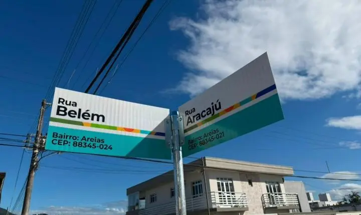 Camboriú inicia primeira etapa de instalação de novo modelo de placas de identificação de ruas