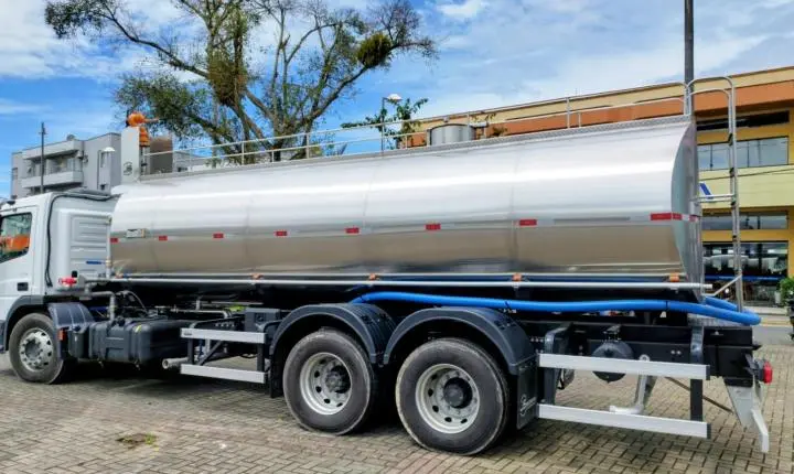 Camboriú investe R$ 775 mil em caminhão hidrojato e tanque-pipa para reforçar serviços urbanos