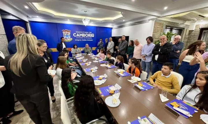 Camboriú proporciona experiência prática da administração pública a estudantes da rede municipal